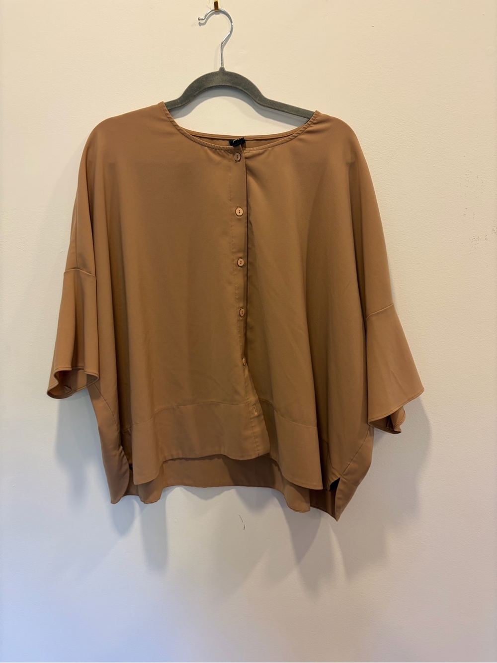 Relaxed Button-Back Women’s Top in Camel Tan